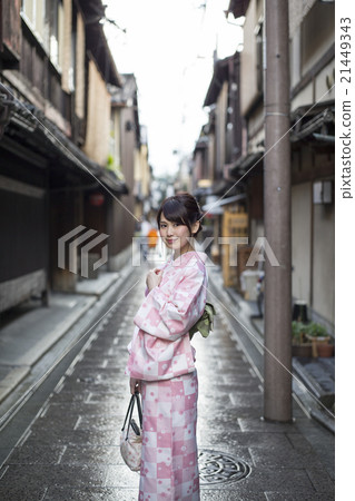 A young woman with a smile of kimono wandering around Gion town in Higashiyama Ward, Kyoto city A young woman with a smile of kimono wandering around Gion town in Higashiyama Ward, Kyoto city 21449343