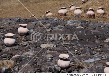 Kagawa prefecture Zentsuji city Arika burial mound group "Noda Gakuin Kofun" (pottery on the front and rear of the pot) 21449461