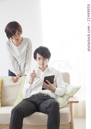 一對夫婦在上班前 21449959