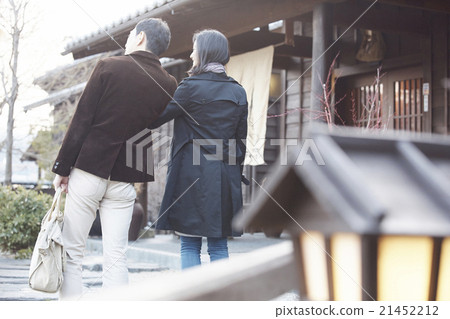 A couple to travel A couple to travel 21452212