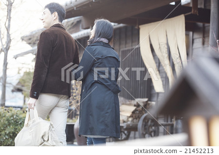 A couple to travel A couple to travel 21452213