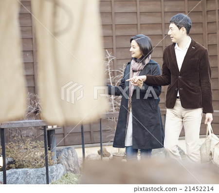 A couple to travel A couple to travel 21452214