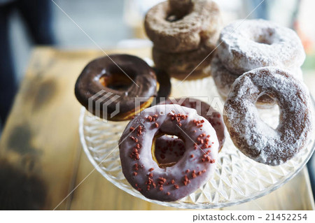 A beautifully donut 21452254