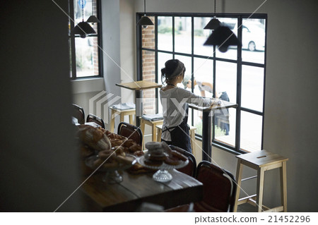 Woman cleaning Woman cleaning 21452296