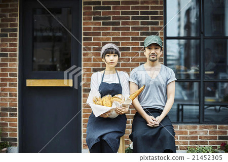 Owners and couples receiving coverage Owners and couples receiving coverage 21452305