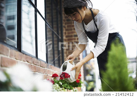 A woman preparing for opening 21452412