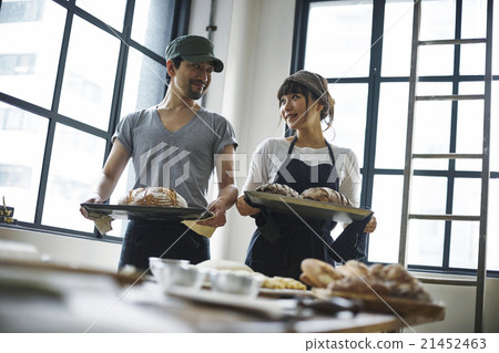 Owners and couples receiving coverage Owners and couples receiving coverage 21452463