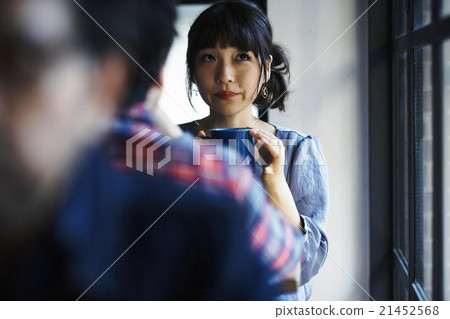 Male and female dating at a cafe Male and female dating at a cafe 21452568