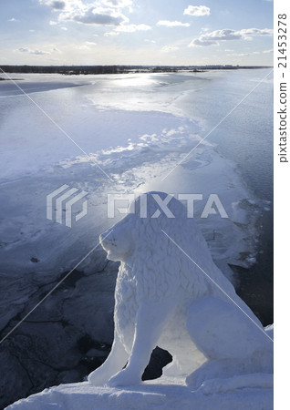 Snow lion - guardian of the frozen ice of eternity 21453278