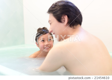 父母和小孩 親子 洗澡 21454610