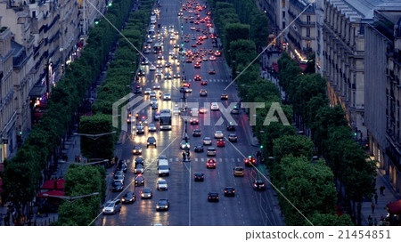 從凱旋門和香榭麗舍大街的巴黎景色 21454851