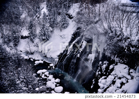北海道富良野(Shirahishi Falls)的冬天風景 北海道富良野(Shirahishi Falls)的冬天風景 21454873