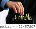 Businessman playing chess 21457807