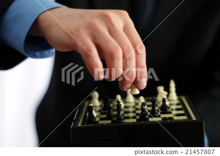 Businessman playing chess 21457807