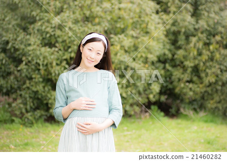 Pregnant woman park Pregnant woman park 21460282