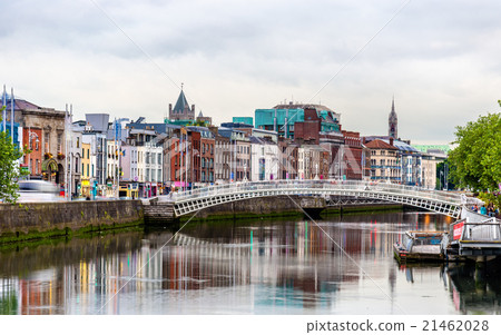 View of Dublin with the Ha'penny Bridge - Ireland 21462028
