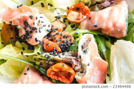 Delicious salad with cherry tomatoes, rucola Delicious salad with cherry tomatoes, rucola 21464498