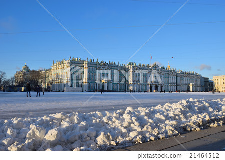 The snow on Palace square on a Sunny day The snow on Palace square on a Sunny day 21464512