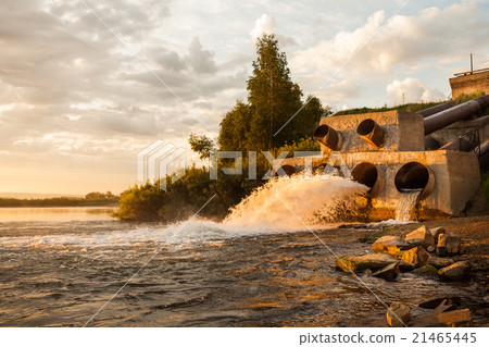 Dirty water from pipes to river 21465445