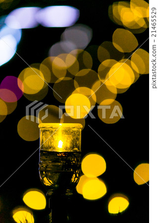 A thousand-tinned white sparkle A thousand-tinned white sparkle 21465529