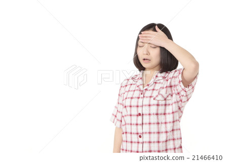 A young woman with a cold feeling A young woman with a cold feeling 21466410