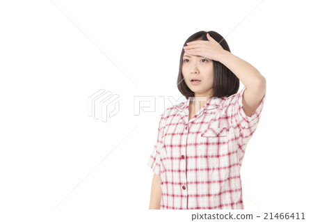 一個感冒的年輕女子 一個感冒的年輕女子 21466411