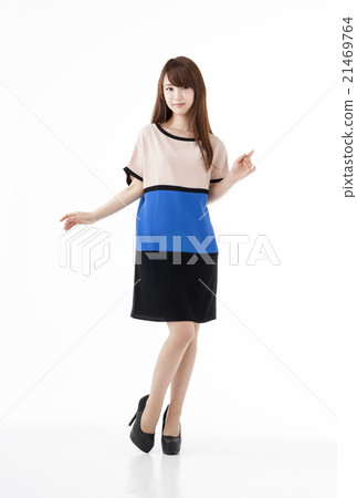 A woman in his tw A woman in his tw 21469764