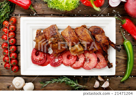 Roasted duck with apples and vegetables. Roasted duck with apples and vegetables. 21471204