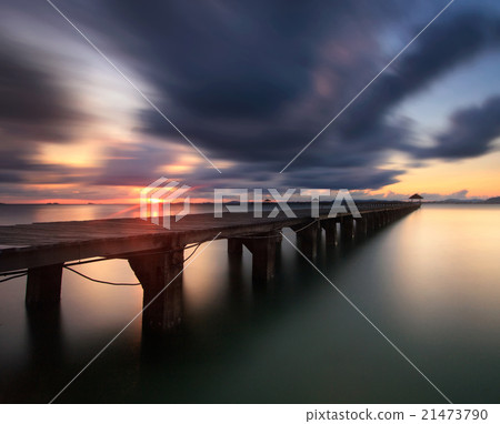 The long wooden bridge The long wooden bridge 21473790