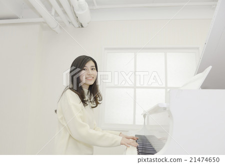 女鋼琴樂器音樂表演20年代鋼琴 21474650