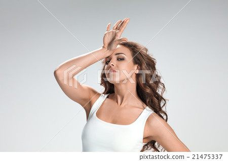 Handsome narcissistic proud young woman 21475337