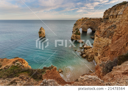 Arch Beach Marinha, Portugal.  21478564