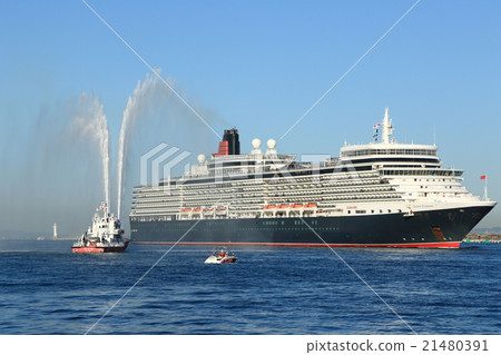 Luxury cruise ship Queen Elizabeth port (Osaka harbor) 21480391