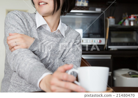 A woman drinking coffee 21480470