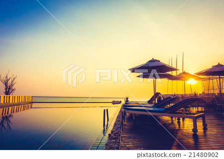 Beautiful luxury swimming pool Beautiful luxury swimming pool 21480902