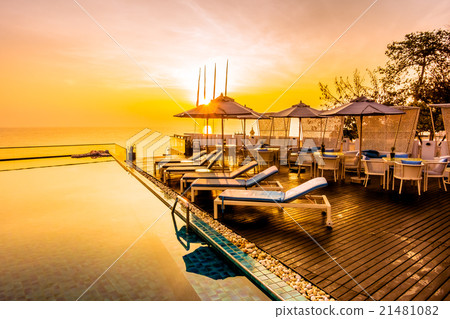 Beautiful luxury swimming pool Beautiful luxury swimming pool 21481082