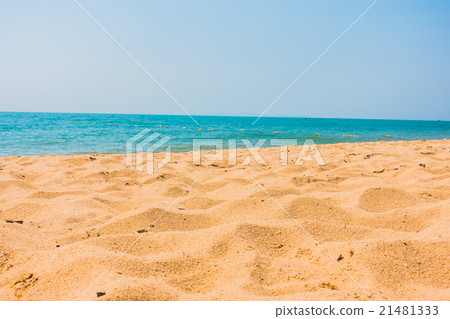 Beautiful beach and sea with palm tree Beautiful beach and sea with palm tree 21481333