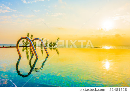 Swimming pool 21481528