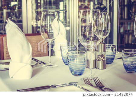 Table Setting Table Setting 21482074