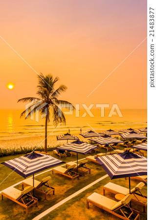 Outdoor swimming pool Outdoor swimming pool 21483877