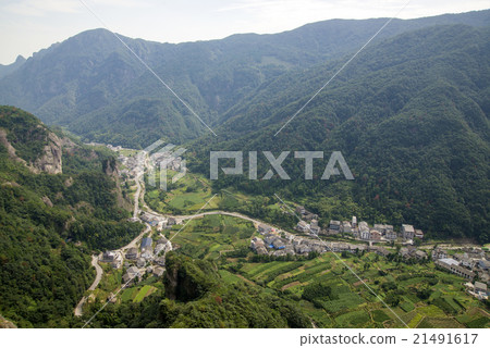 In China, Wenzhou, "Yandang Mountain", at the foot of the mountain villages and islands. In China, Wenzhou, "Yandang Mountain", at the foot of the mountain villages and islands. 21491617