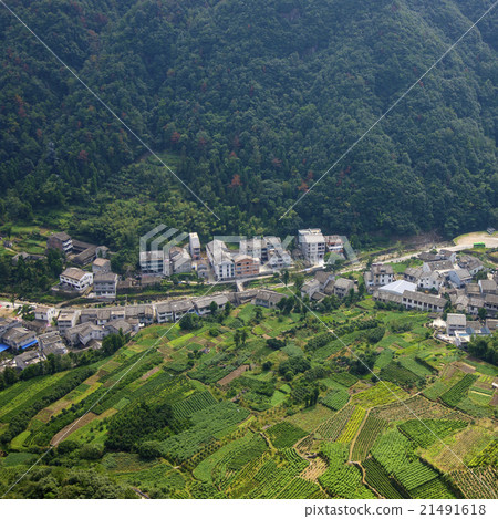 In China, Wenzhou, "Yandang Mountain", at the foot of the mountain villages and islands. In China, Wenzhou, "Yandang Mountain", at the foot of the mountain villages and islands. 21491618