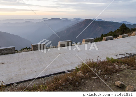 Sunrise mountain scenery Sunrise mountain scenery 21491851