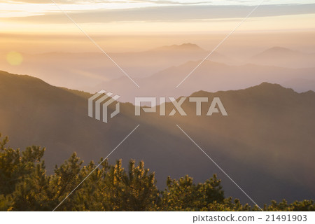 Sunrise mountain scenery Sunrise mountain scenery 21491903