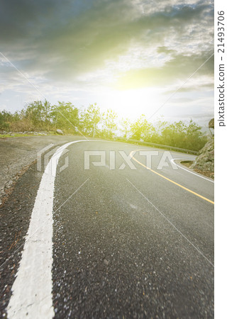 Winding road 21493706
