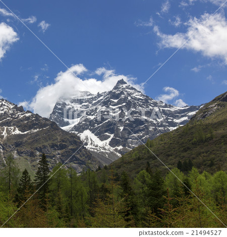 China Sichuan "Four Girls Mountain" Snow Mountain China Sichuan "Four Girls Mountain" Snow Mountain 21494527