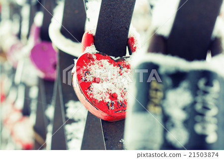 Heart Shaped Love Padlocks, Closeup Heart Shaped Love Padlocks, Closeup 21503874