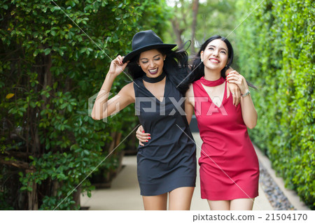 Best friends taking walk together in outdoor park 21504170