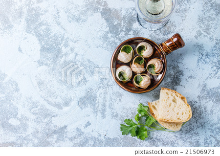 Ready to eat Escargots de Bourgogne snails 21506973