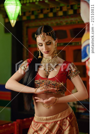 Girl in Indian national costume 21510811